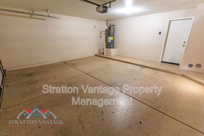 Building Photo - 12721 W Almeria Rd