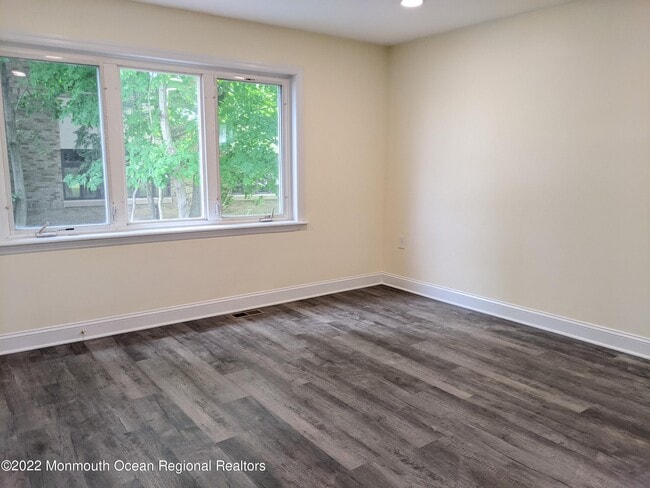 Building Photo - 120 Plainfield Ave