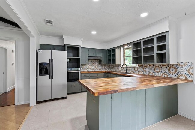 Building Photo - 600 Dove Creek Dr
