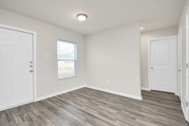 Building Photo - 15665 Briar Frst Dr