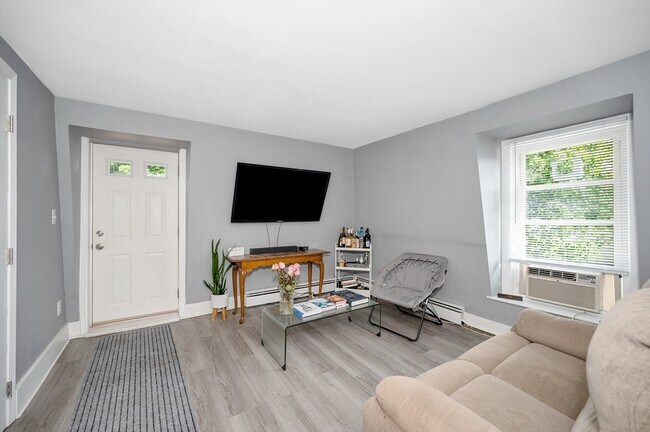 Building Photo - 360 Wilder St