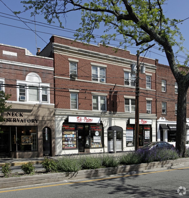 621623 Middle Neck Rd 621623 Middle Neck Rd Great Neck NY 11023