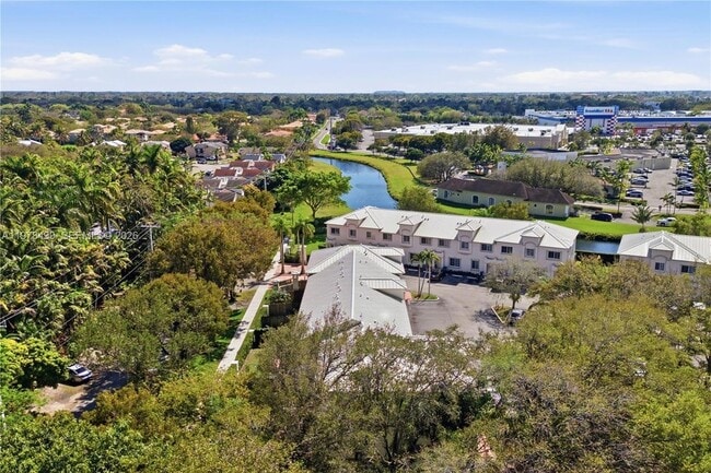 Building Photo - 15720 SW 92nd Ave