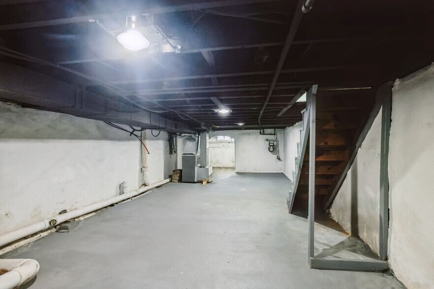 Building Photo - 5540 Harmer St