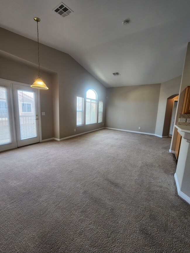 Building Photo - A Gorgeous 2 Bedroom, 2 Bathroom, 1 Car Ga...