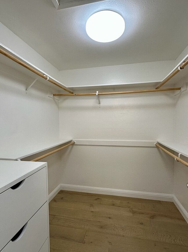 Building Photo - Recently Remodeled Home- Gourmet Kitchen- ...