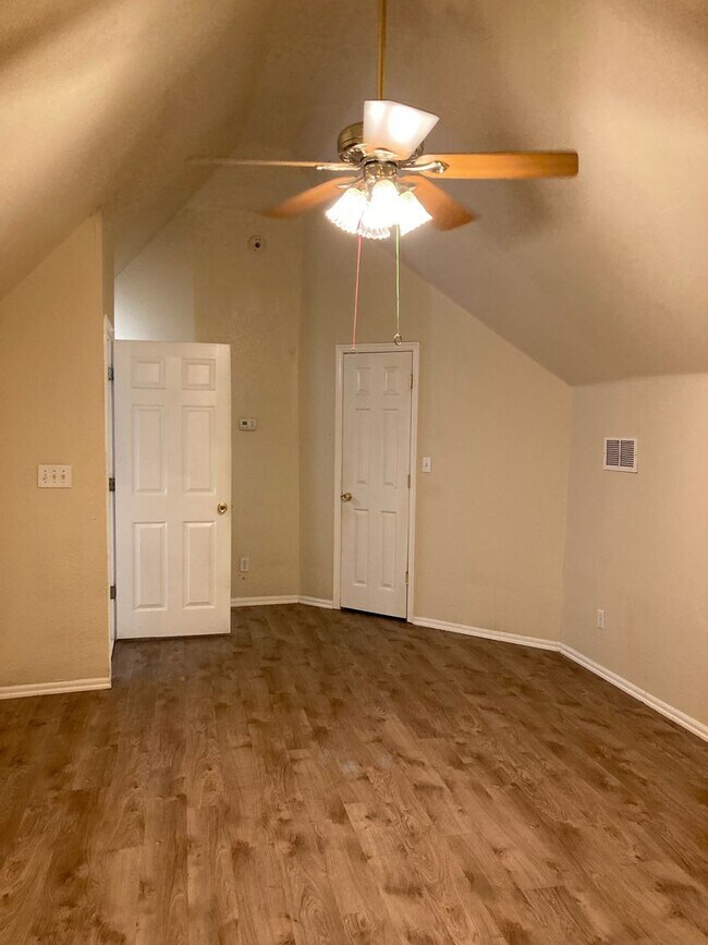 Building Photo - Spacious 3BDRM Home in Blackberry Ridge, V...