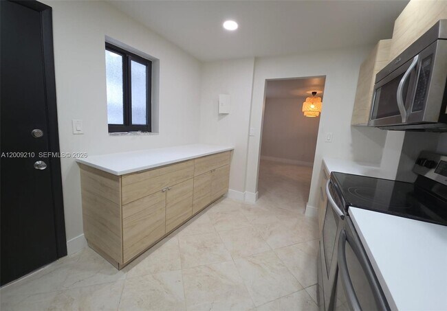 Building Photo - 250 Galen Dr