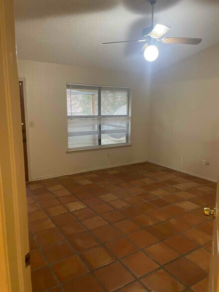 Building Photo - 5757 Lawndale Dr