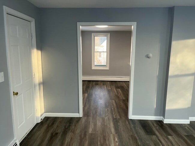 Building Photo - 349 E 5th St