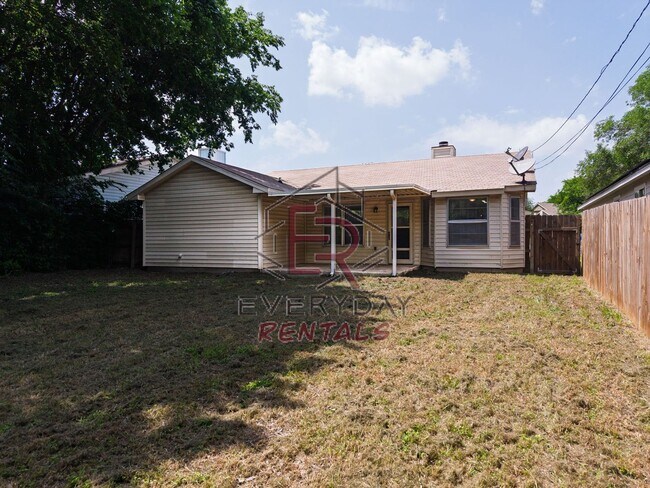 Building Photo - $500 OFF FIRST MONTHS RENT!!
