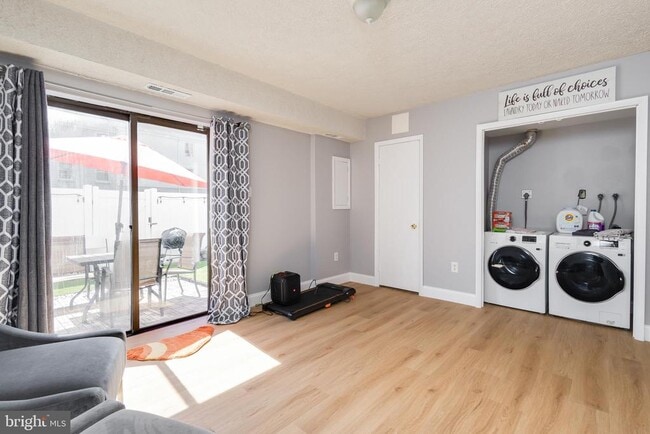 Building Photo - 9308 Canterbury Riding