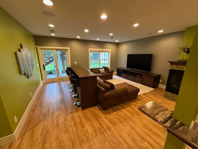 Building Photo - 4015 Wood End Dr