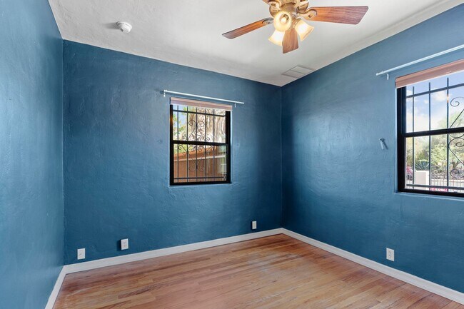 Building Photo - Gorgeous home near UA