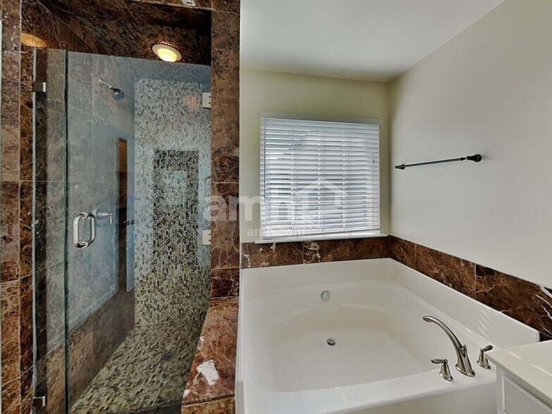 Building Photo - 2902 Island Point Dr NW
