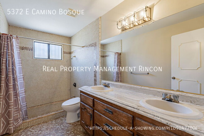 Building Photo - Location! Quintessential Tucson Classic is...