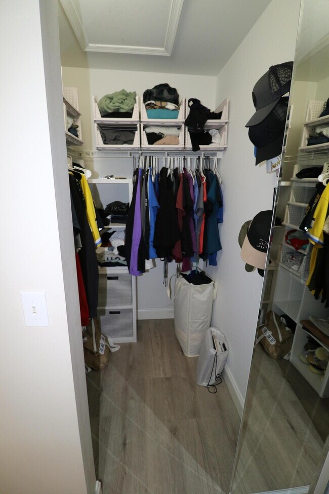 Building Photo - 6848 Brook Hollow Rd