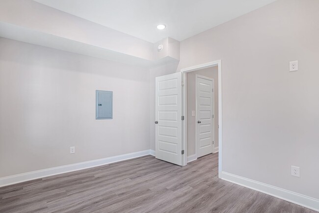 Building Photo - 22 Highland Blf Wy