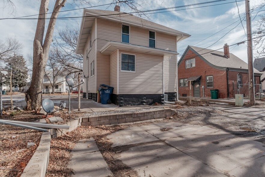 Building Photo - 819 S 10th St