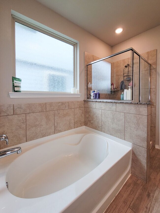 Building Photo - 24811 Crimson Pine Dr