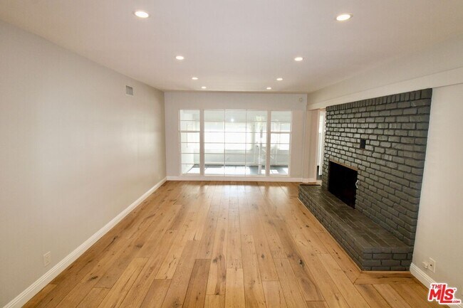 Building Photo - 5415 Coldwater Canyon Ave