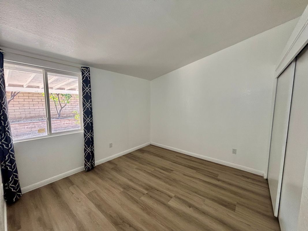 Building Photo - 8842 Mentone Pl