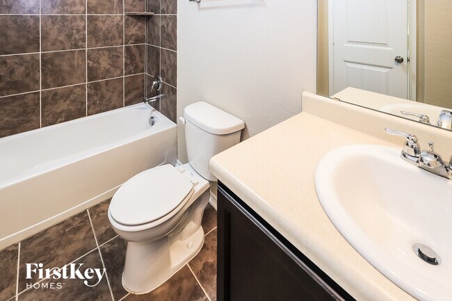 Building Photo - 2115 Emerald Edge