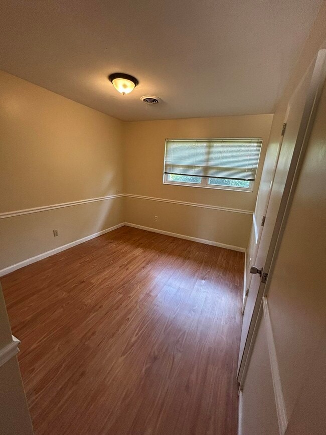 Building Photo - 811 Bahama Dr