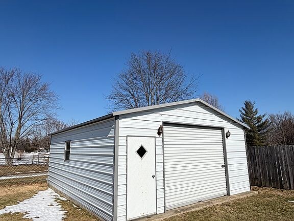 Building Photo - 1500 E 26th St