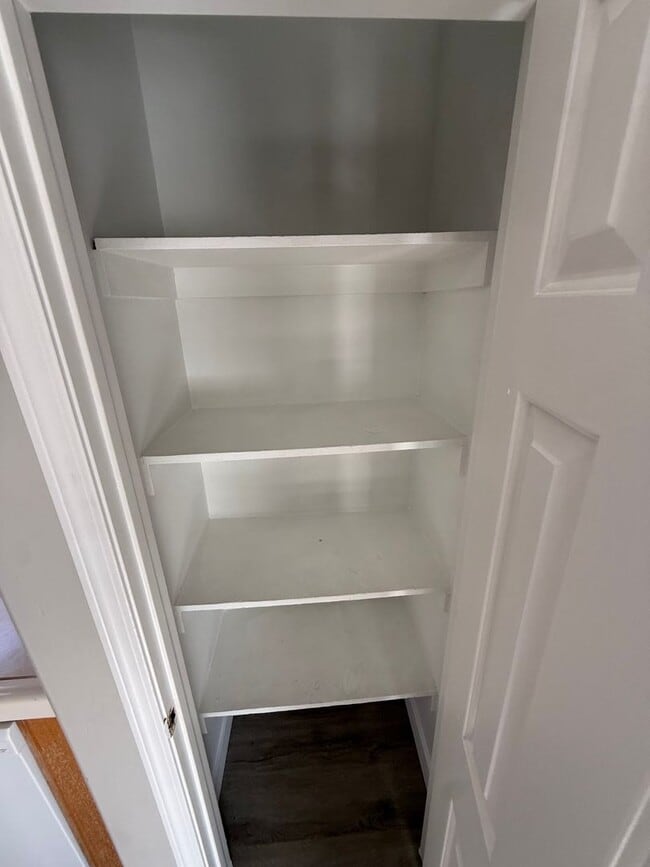 Building Photo - Spacious 4-Bedroom Home in Southwest Bakersfield