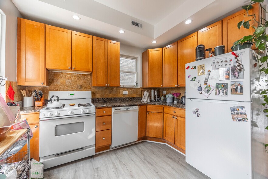 Building Photo - 1647 N Francisco Ave