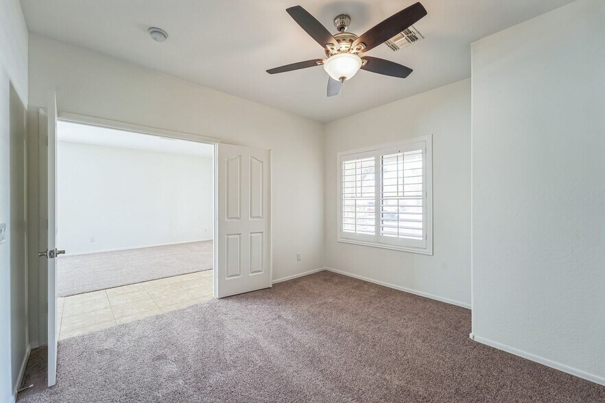 Building Photo - 1268 E Birdland Dr