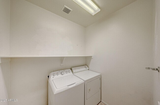 Building Photo - 40102 N Bridlewood Ct