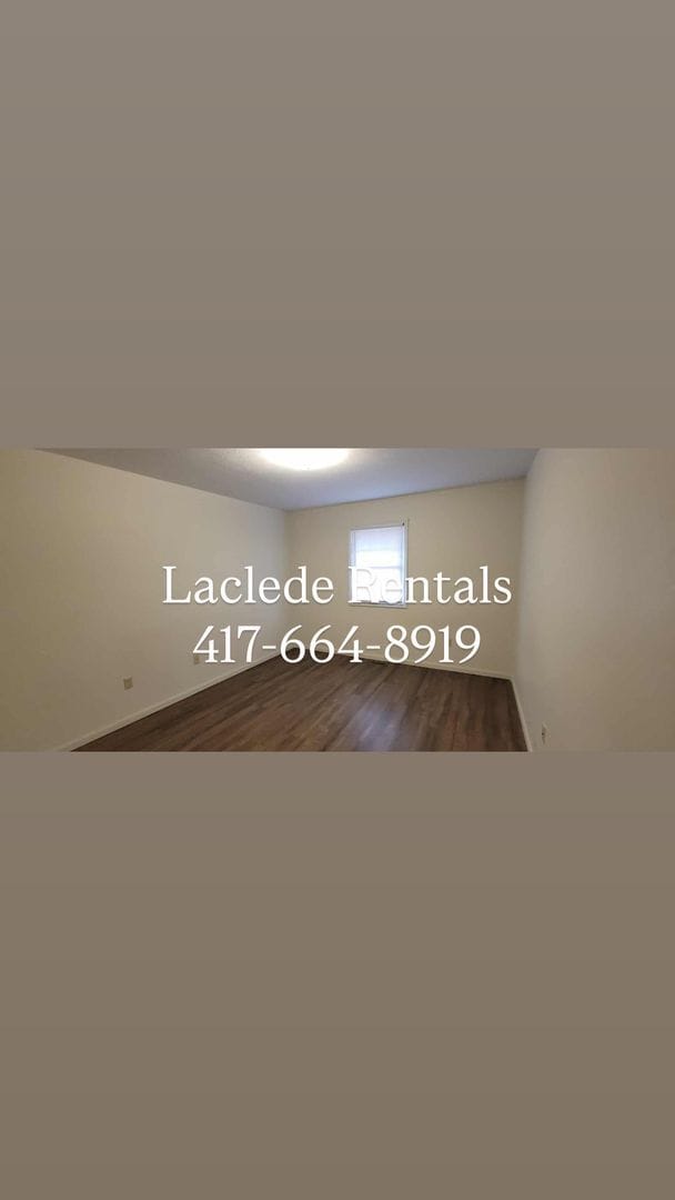 Building Photo - 2 BEDROOM 2 BATHROOM DUPLEX WITH GARAGE