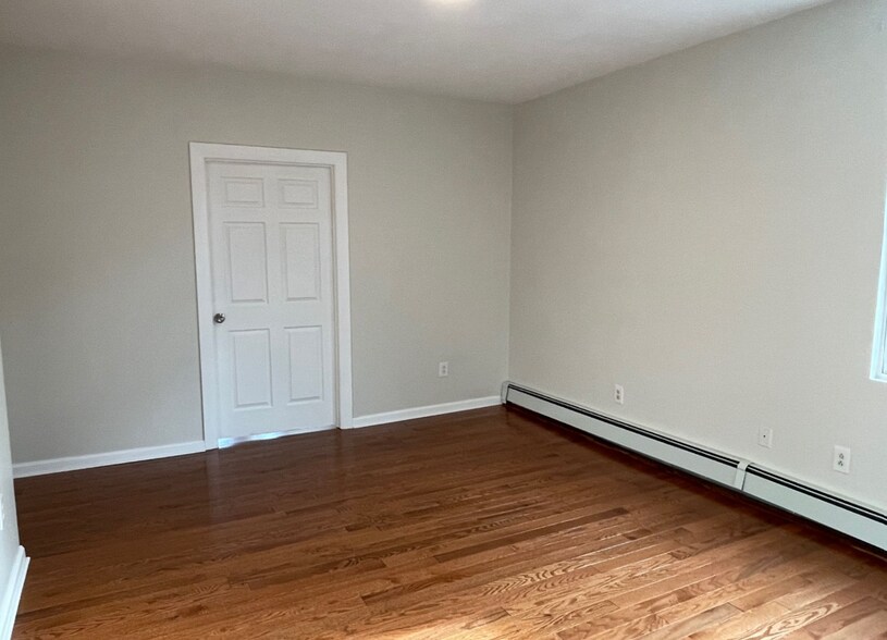 Building Photo - 75 Putnam St