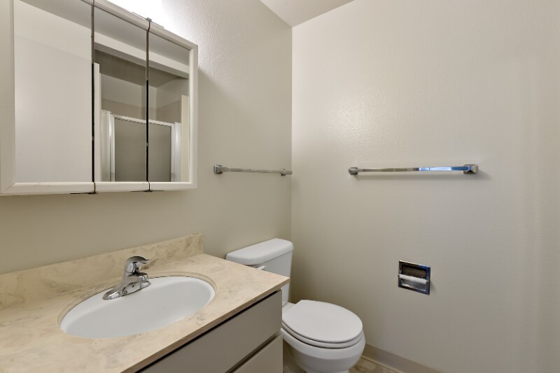 Building Photo - 12520 Roosevelt Way NE