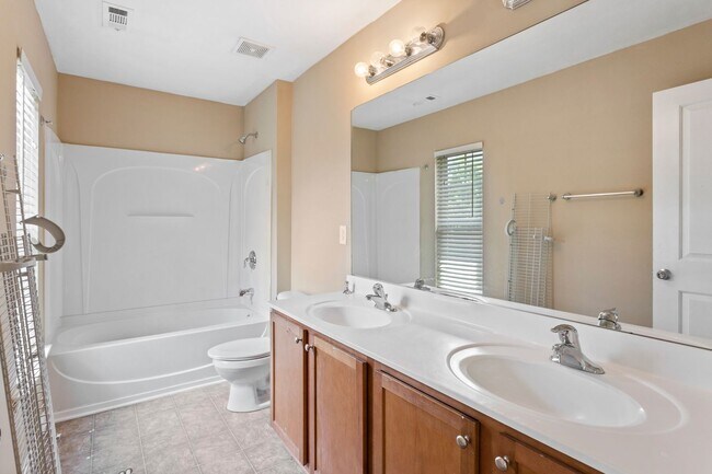 Building Photo - 4BR in sought after Centennial Lakes