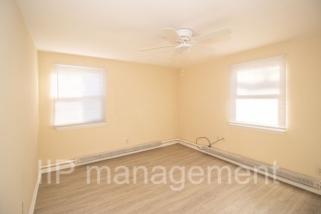 Building Photo - Spacious 2 BR 1BA Condo in South Euclid - ...