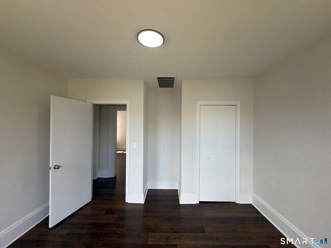 Building Photo - 316 W Main St