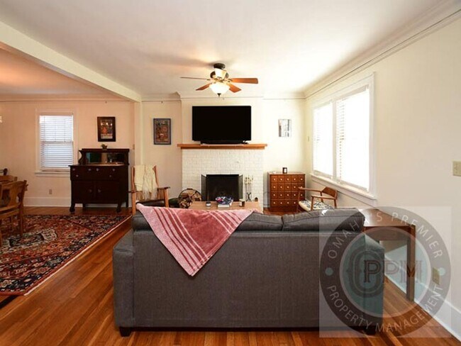 Building Photo - Discover 3-bedroom, 2.5-bath home in Omaha, NE
