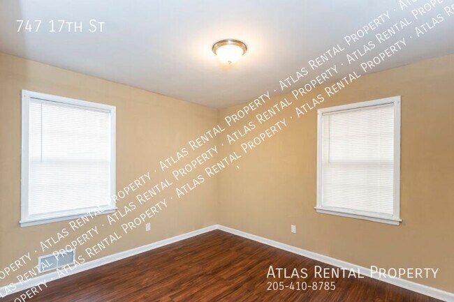Building Photo - 747 17th St