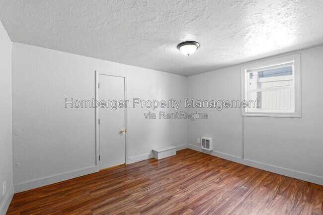 Building Photo - 1108 W 12th Ave
