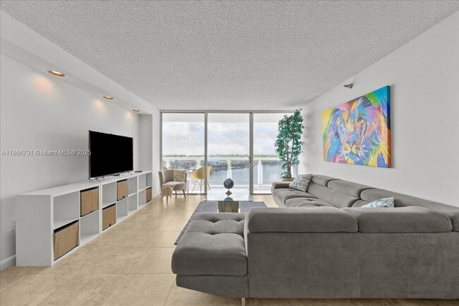 Building Photo - 20515 E Country Club Dr