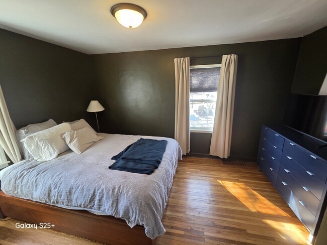 Building Photo - Charming 3-Bedroom, 1-Bath Duplex for Rent! VIDEO TOUR