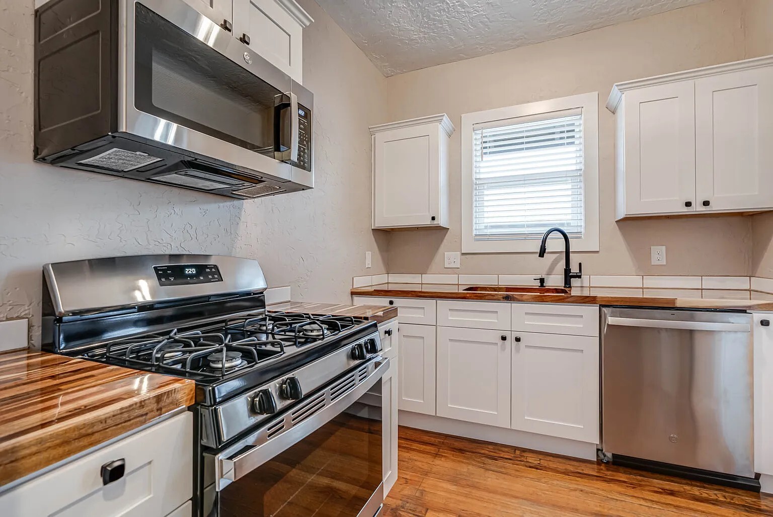 Kitchen - 316 W Cypress St