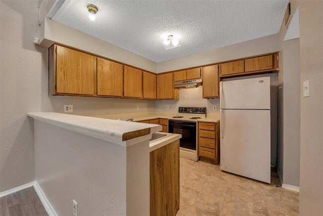Building Photo - 6345 Cattails Ln
