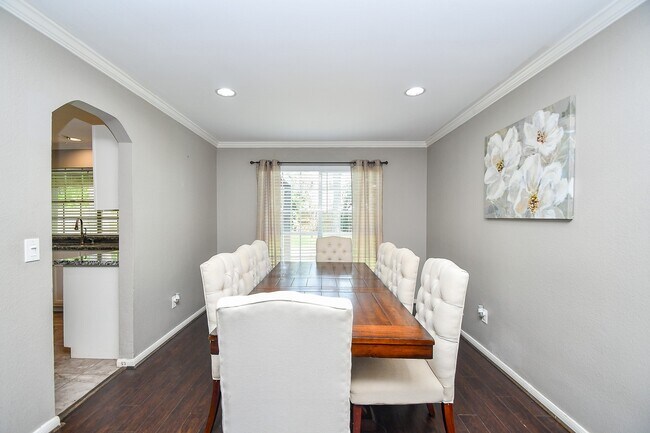 Building Photo - 7318 River Garden Dr