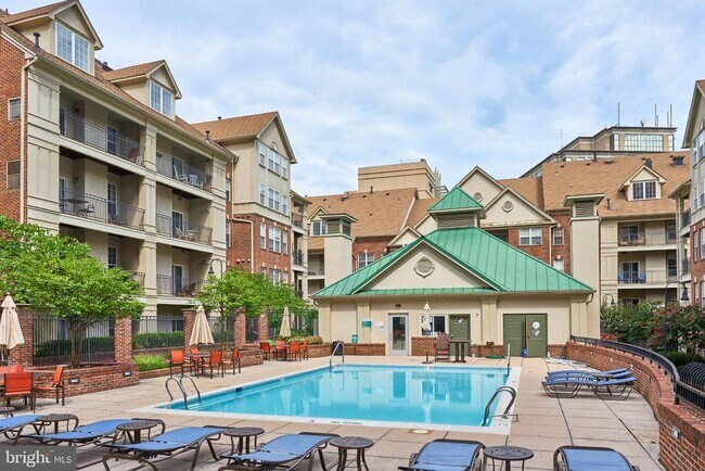 Building Photo - 1321 N Adams Ct