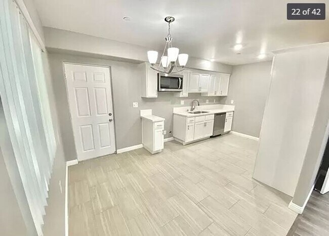 Building Photo - BROADWAY (10611)