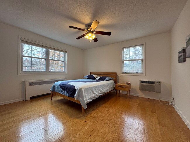 Building Photo - Fully Furnished 2 Bed 2 Bath Condo In Serene Arlington Oaks